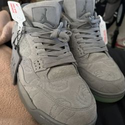 Jordan 4 Kaws Edition 