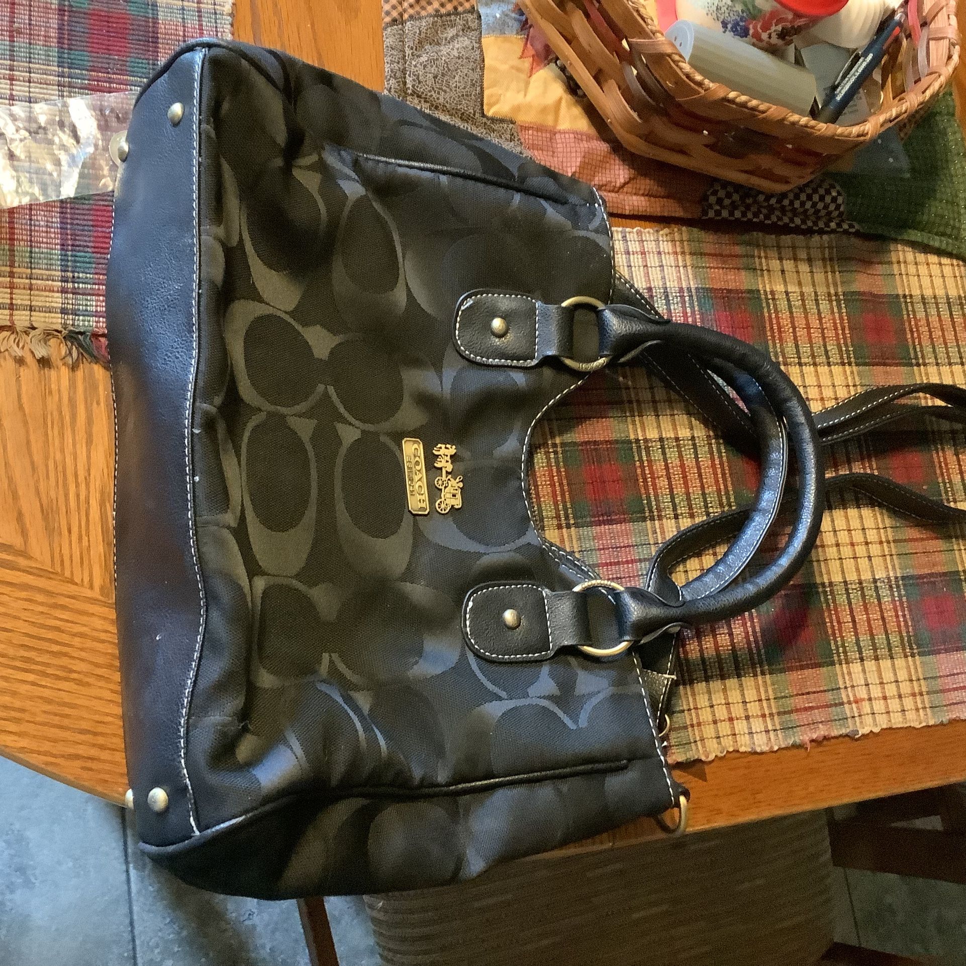Black authentic Coach purse in like new condition All zippers work no stains multiple areas for storage Plainfield, Illinois