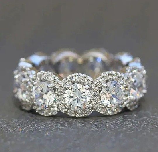 Stunning Diamond Engagement Ring 