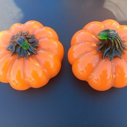 GORGEOUS NEW Pair of 6" Orange Art Glass Pumpkin Figurines

Add some fall charm to your home decor with this stunning pair of 6" ArtGlass pumpkin figu