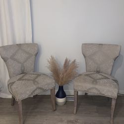 ACCENT CHAIRS 