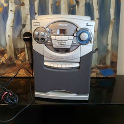  CD Karaoke Machine With Microphone 