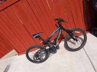 Hyper Bicycles 20" Boys Shocker Mountain Bike, Kids, Black, Recommended Age Group 8 to 13 Years Old