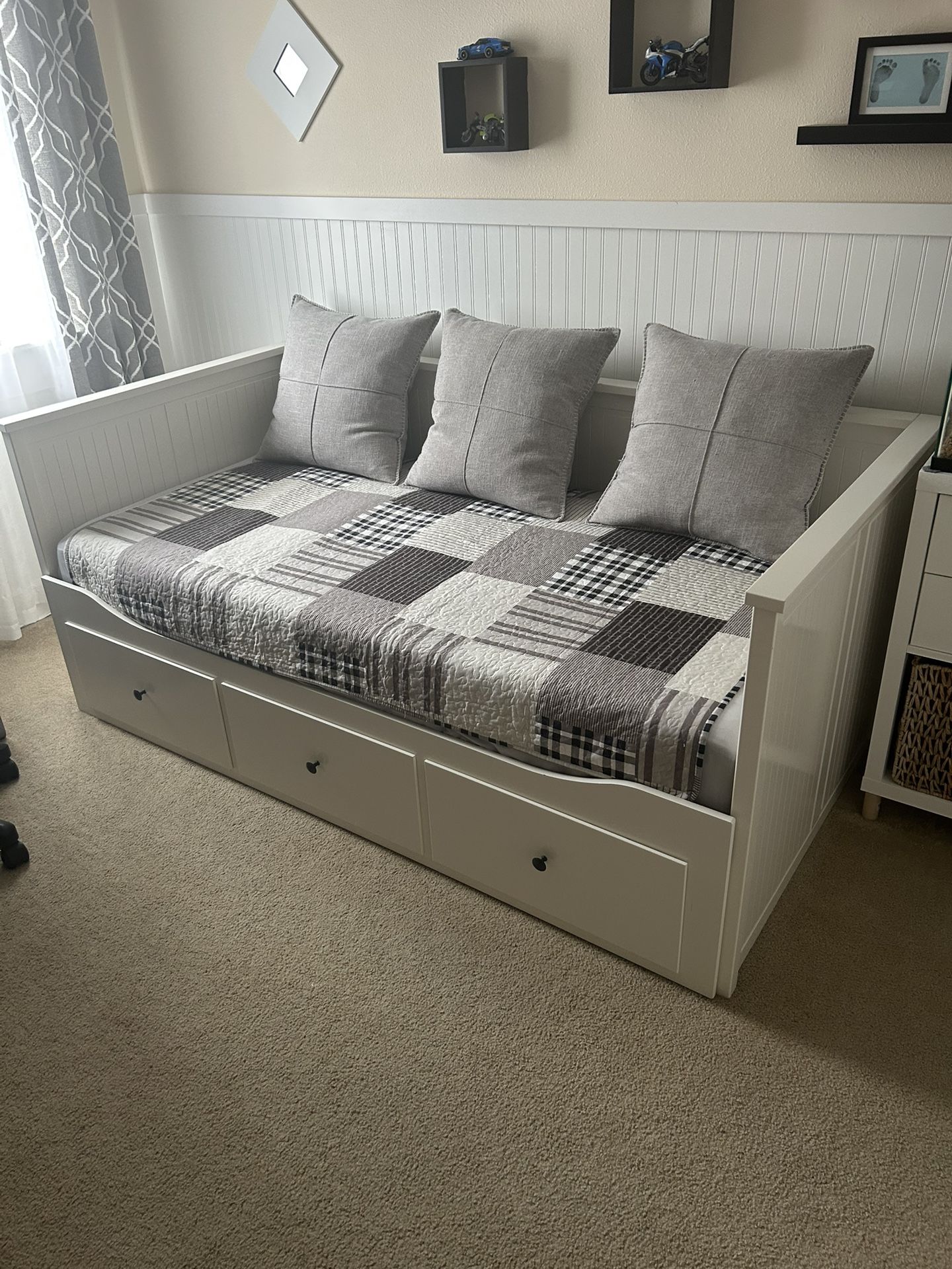 IKEA HEMNES Daybed Frame with 3 Storage Drawers 