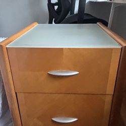Wood file cabinet - 2 Drawers (on Wheels)