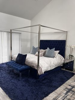 KING BED w/ Bench & Nightstands