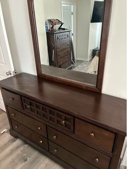 Dresser w/ mirror