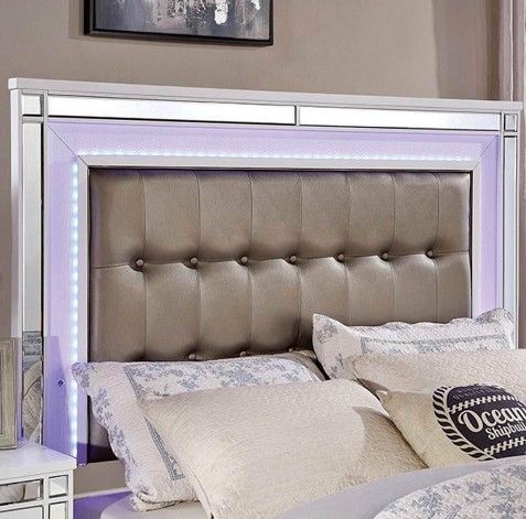 GLAMOROUS LED 4 PIECE BEDROOM SET!..QUEEN $1325!/ KING SIZE $1425! PRICE INCLUDES DELIVERY!!
$1,325