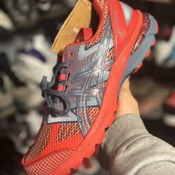 ASICS Gel-Terrain Red Wood Size 10.5 $100