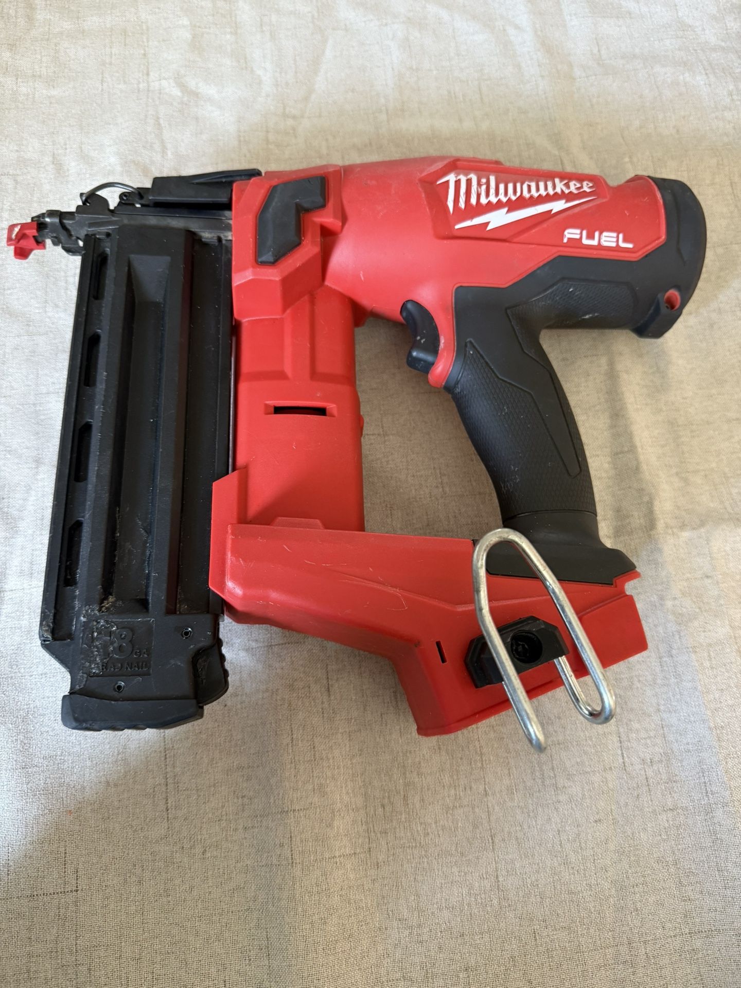 Milwaukee 18v 18gauge Brad Nailer