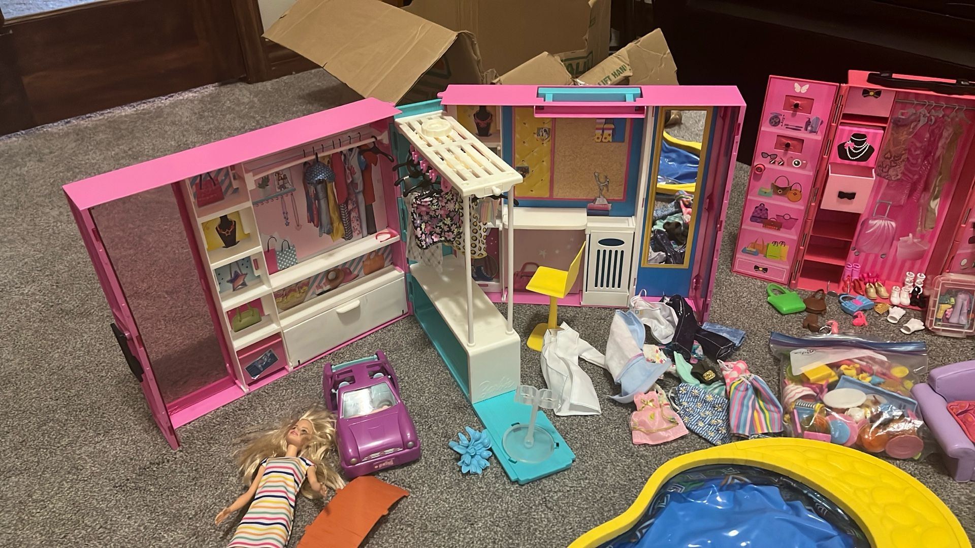 Barbie Dream Closet Playset with 30+ Clothes & Accessories