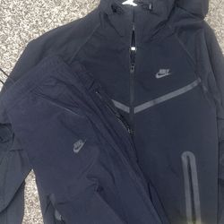 Size Medium Nike Tech