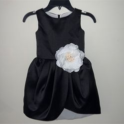 zoe ltd toddler dress. One of the rhinestones is missing on flower see pic size 4 