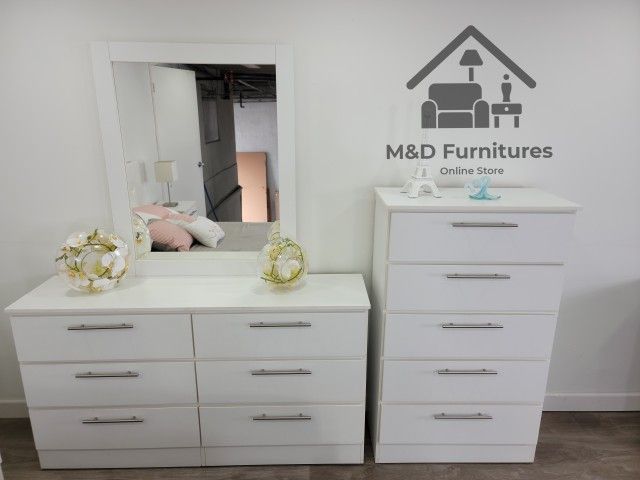 Comoda Con Espejo Y Gavetero.... Dresser With Mirror And Chest/ Delivery Available