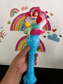 DISNEYLAND BEAUTIFUL LITTLE MERMAID. LIGHT IP SINGING BIBBLE BLOWING WAND! NEW CONDITION
