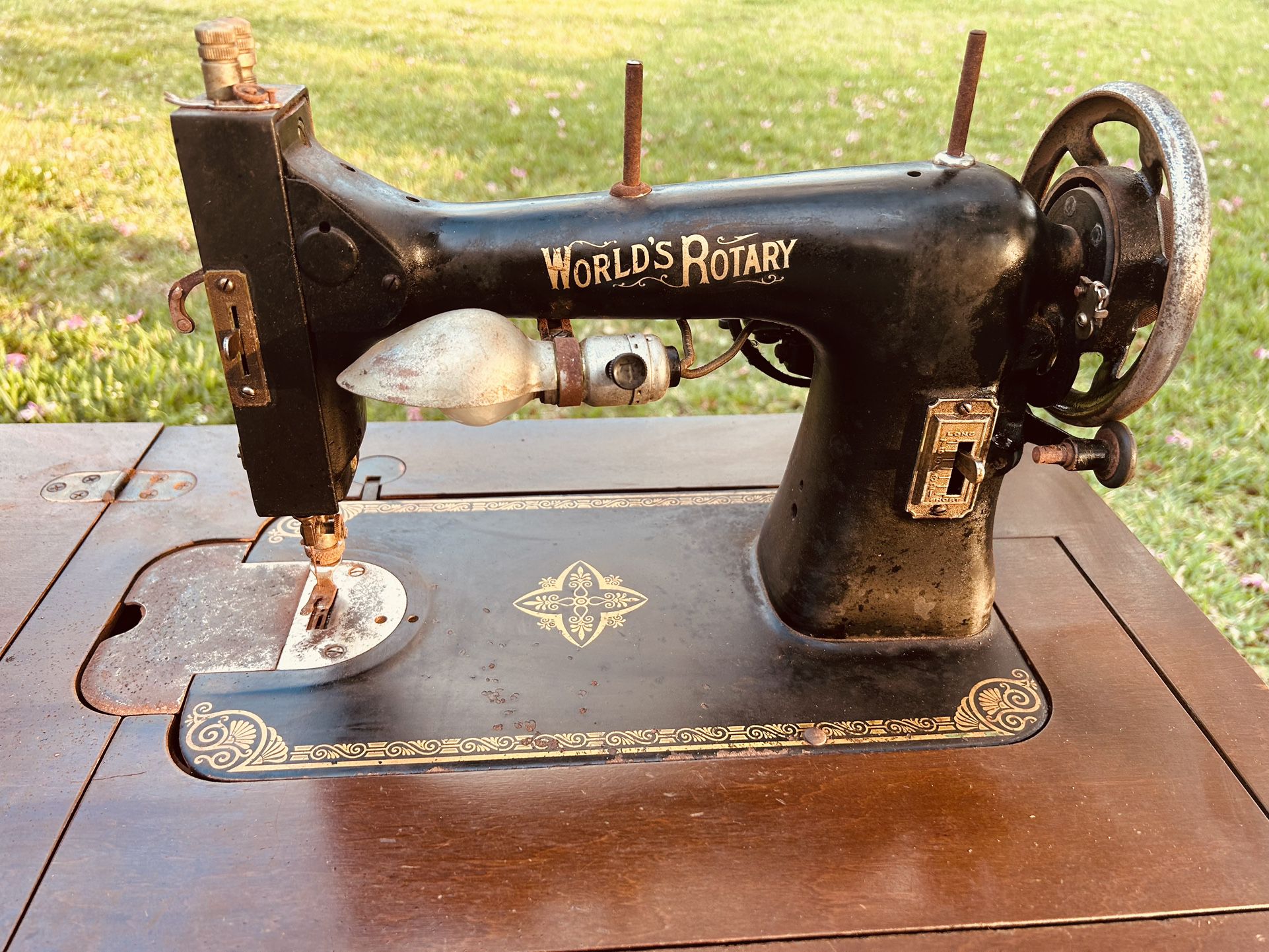 1927 White Rotary Sewing Machine And Cabinet