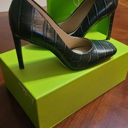 Sam Edelman Green Croc Like-New $45 6.5. 36.5