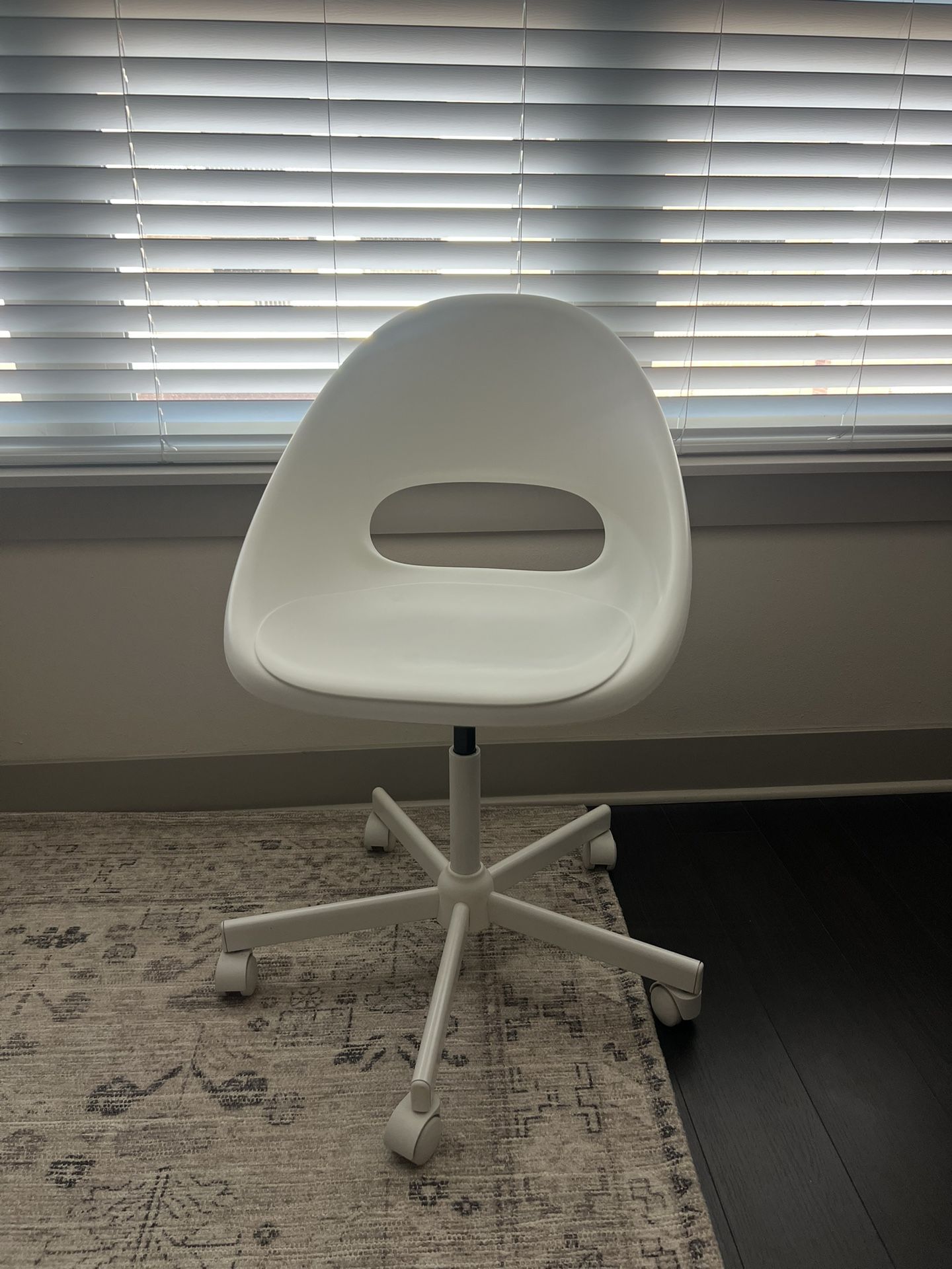 White Ikea desk chair