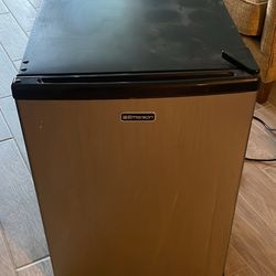 26” Mini Fridge 
