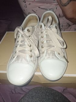 Michael Kors women w box