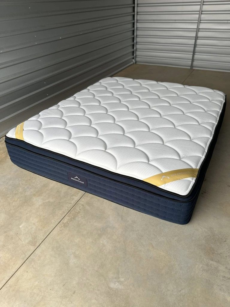 King Size Mattress: DreamCloud Rest