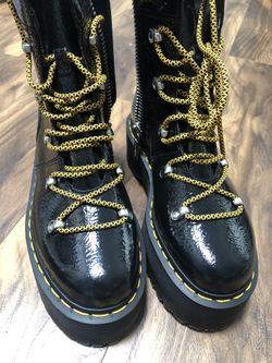 Dr. Martens ghilana max platform boots