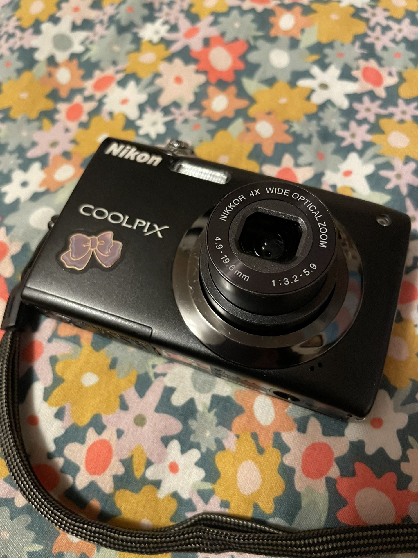 Nikon Coolpix S3000 Digicam 2010 w/ 16GB SD Card