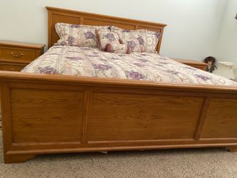 Beautiful Oak Wood Bedroom Set