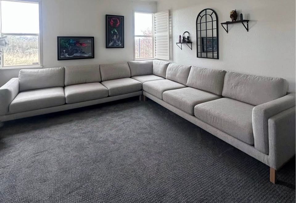 Large Interior Define Sectional Couch 3 Pieces 12’ X 12’ X 40” Free Delivery 