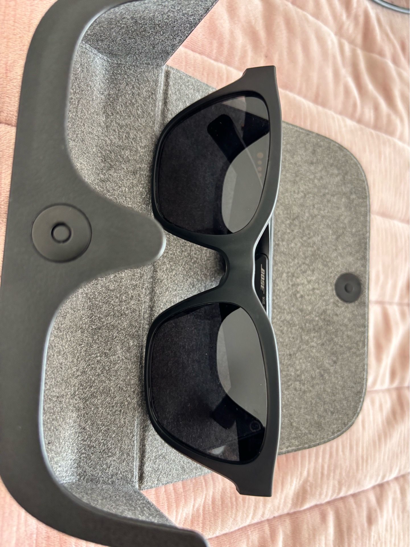 New Mint Condition Bose Frames Alto M/L Audio Sunglasses With Open Ear Headphones W/Bluetooth-Black