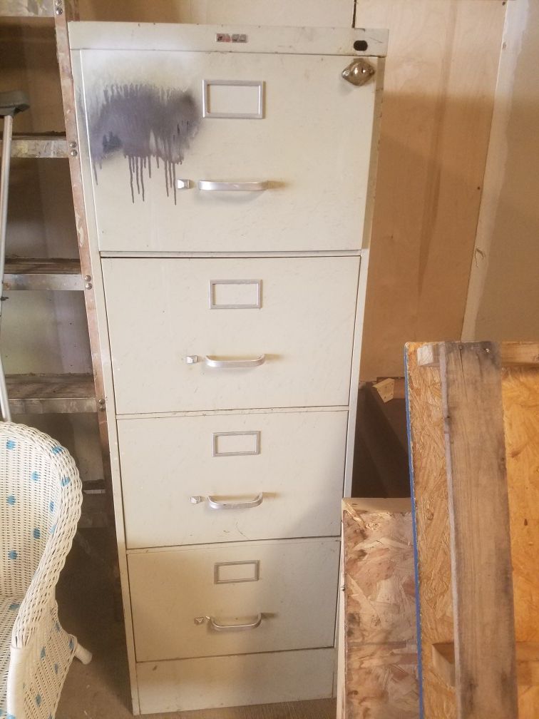 PRICE DROP. Filing cabinet, no key