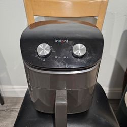 Instant Air Fryer – Model AFB4002BK