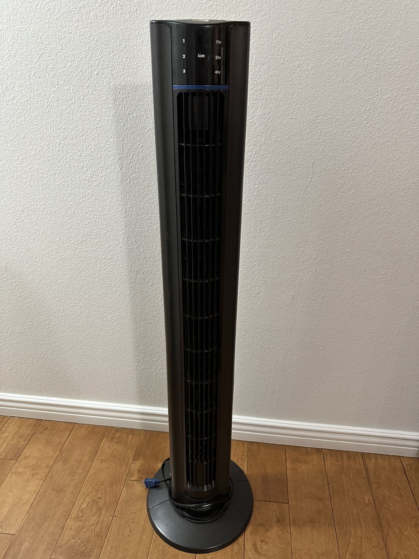 Lasko 47 Inch Oscillating Fan Tower