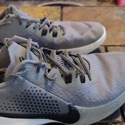 Nike  Mens Mamba Fury shoes  size 7.5 overall great shape small defects as pictured 