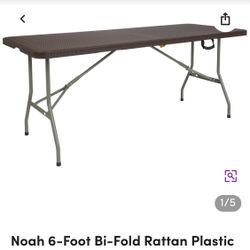 SET New  Bi Fold Table  And Chairs 
