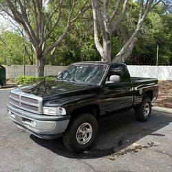 Ram 1500 4x4 V8 5.9L