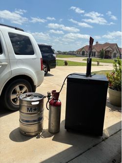 KEG COOLER AND CILYNDER AND BARREL..WORKS GOOD