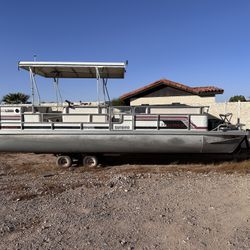 Pontoon Boat 