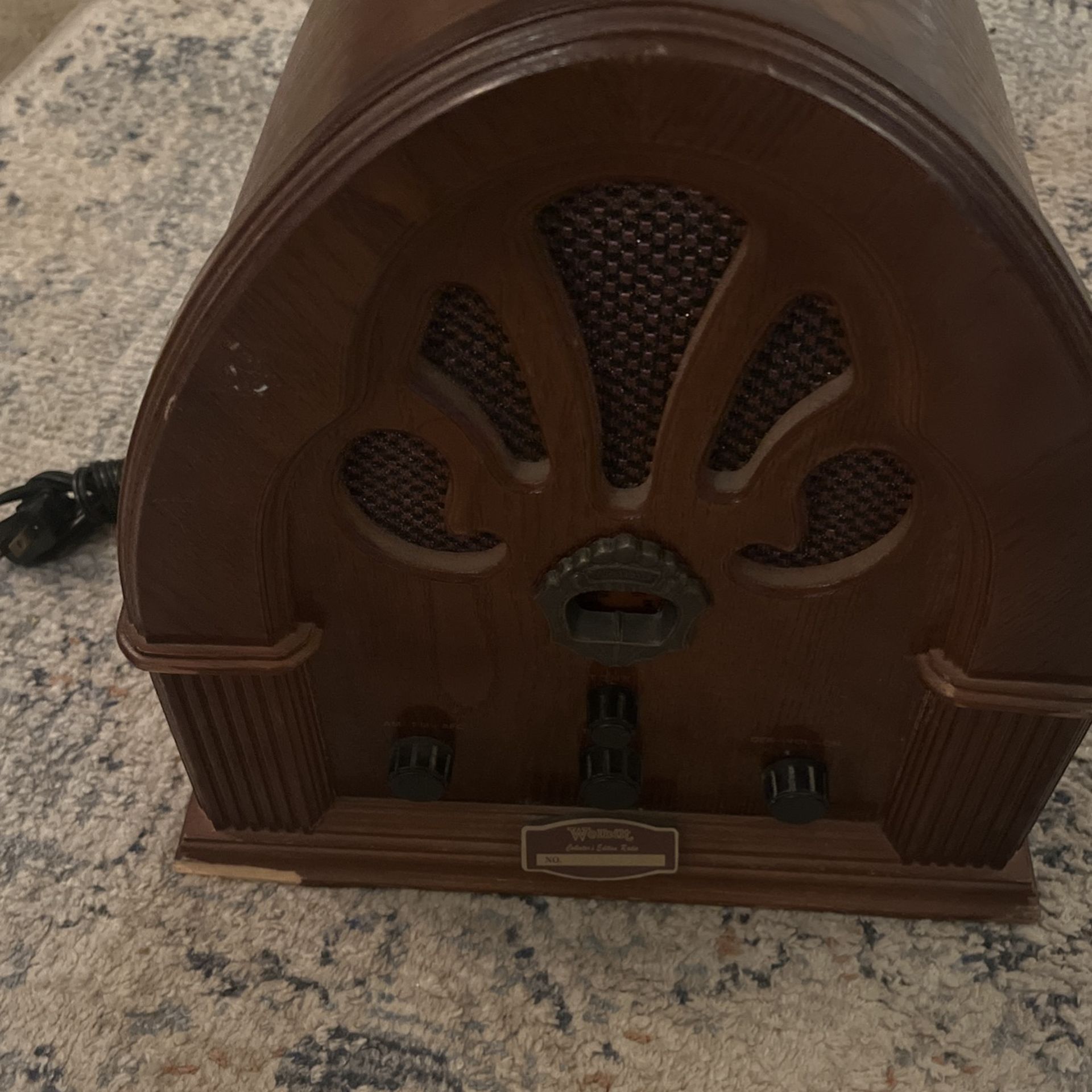 Welbilt Collectors Edition Wooden Radio 1933c