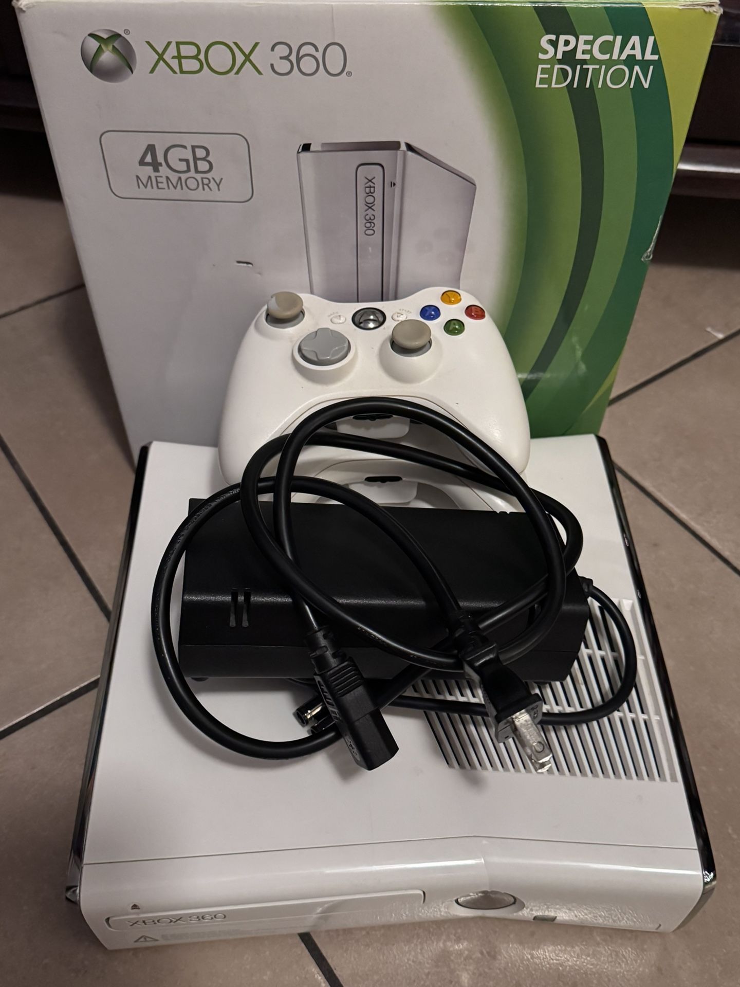 Xbox 360 S Console Bundle w/ games