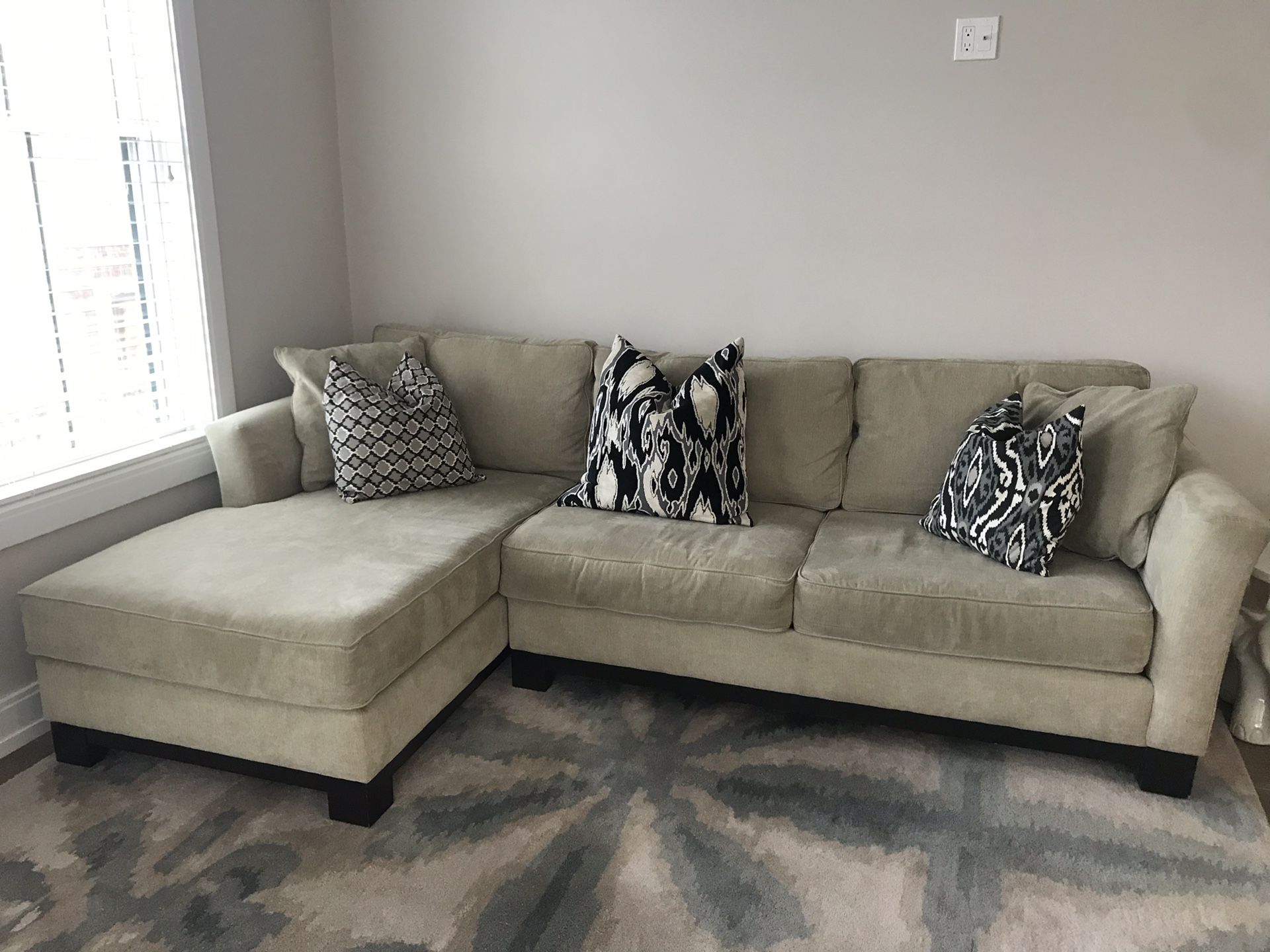 Sectional Couch with Left Chaise