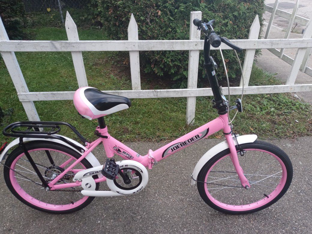 Im sorry a girls JOEBEOER Folding bike.20 Inch like brand new condition. Ready to ride Great Birthday or Christmas gift