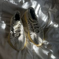 Size 8 Yeezys 