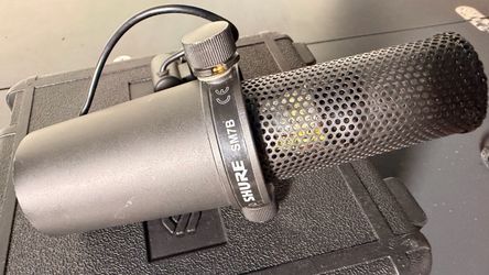 Shure SM7B Professional Dynamic Vocal Broadcast Microphone – Genuine XLR