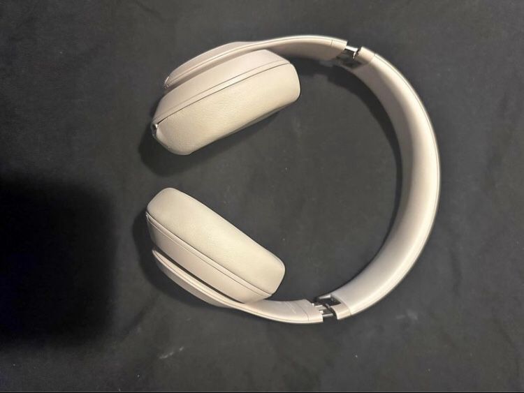 Beats Studio Pro - Wireless Noise Cancelling Over-the-Ear Headphones