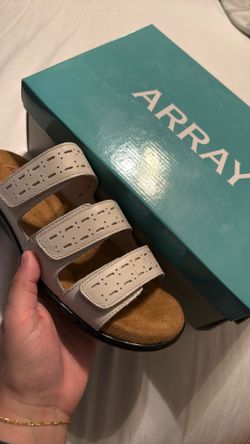 Array (Size: 7.5 Women’s) Sandals 