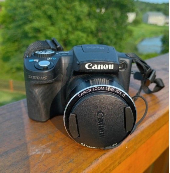 Canon PowerShot SX510 HS Zoom Camera W/Charger Case & Accessories