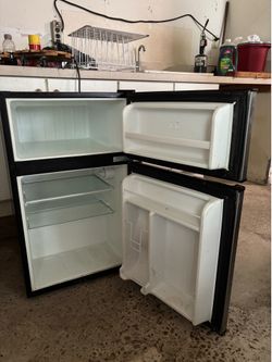 Mini refrigerator