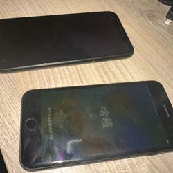 2 iPhones (8 256gb) (Xr 64gb)