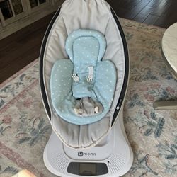 4 Moms Mamaroo With Infant Insert 